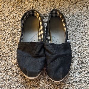 Toms Women's Black Moccasins with Checkered Lining